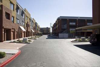 Zone Westgate in Glendale, AZ - Foto de edificio - Building Photo