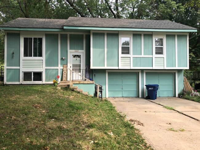 property at 1807 SE Oak St