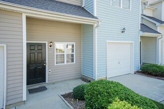 295 Plaza Dr in Chapel Hill, NC - Building Photo - Building Photo