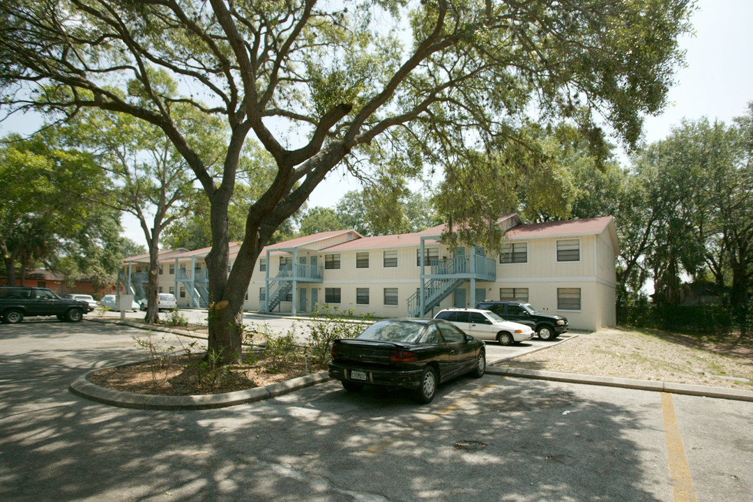 7025 4th St N in St. Petersburg, FL - Building Photo