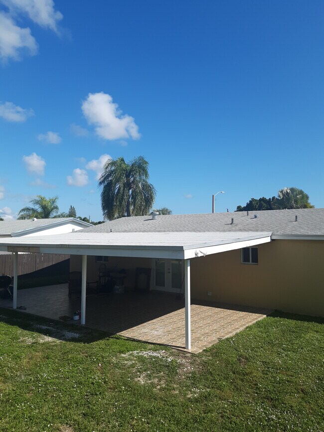 16624 SW 99th Ct in Miami, FL - Building Photo - Building Photo