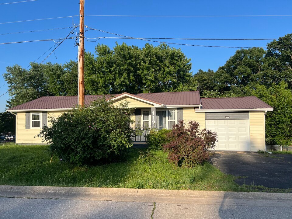 112 June St in St. Robert, MO - Building Photo