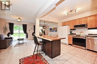 304 Maciver Blvd in Newmarket, ON - Building Photo - Building Photo