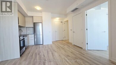 7437 Kingston Rd in Toronto, ON - Building Photo - Building Photo