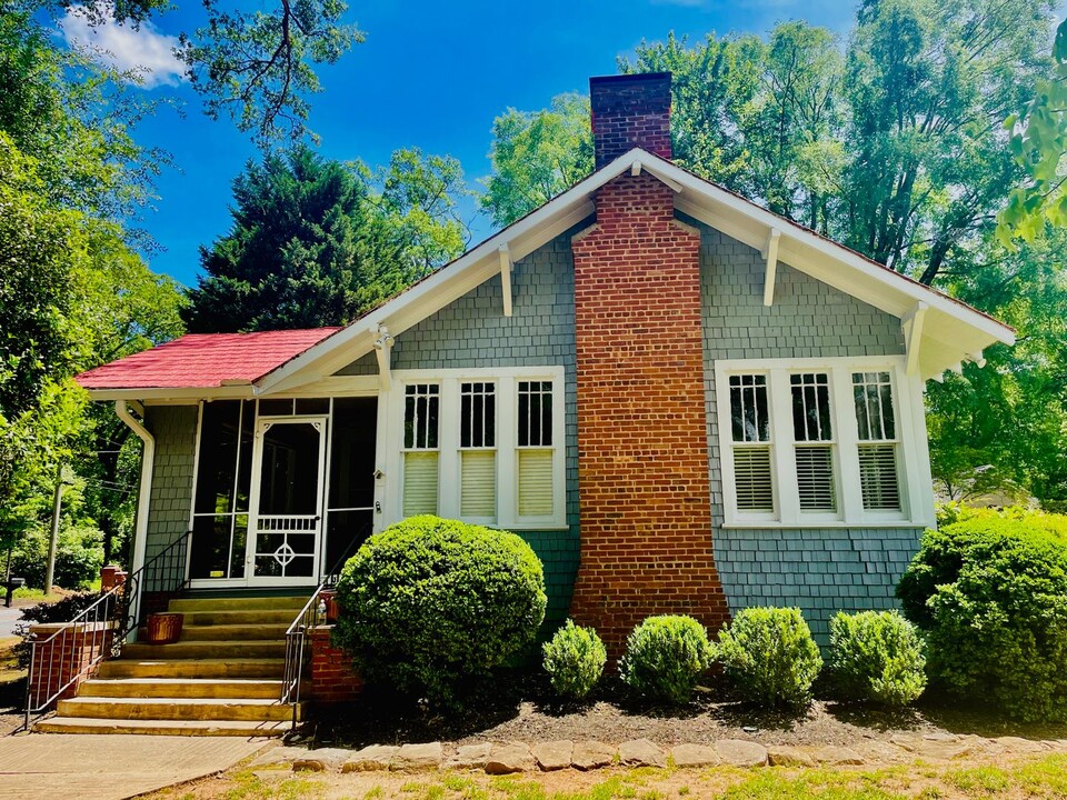 640 N Main St in Madison, GA - Foto de edificio