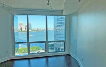 77 Hudson St-Unit -1608 in Jersey City, NJ - Building Photo - Building Photo