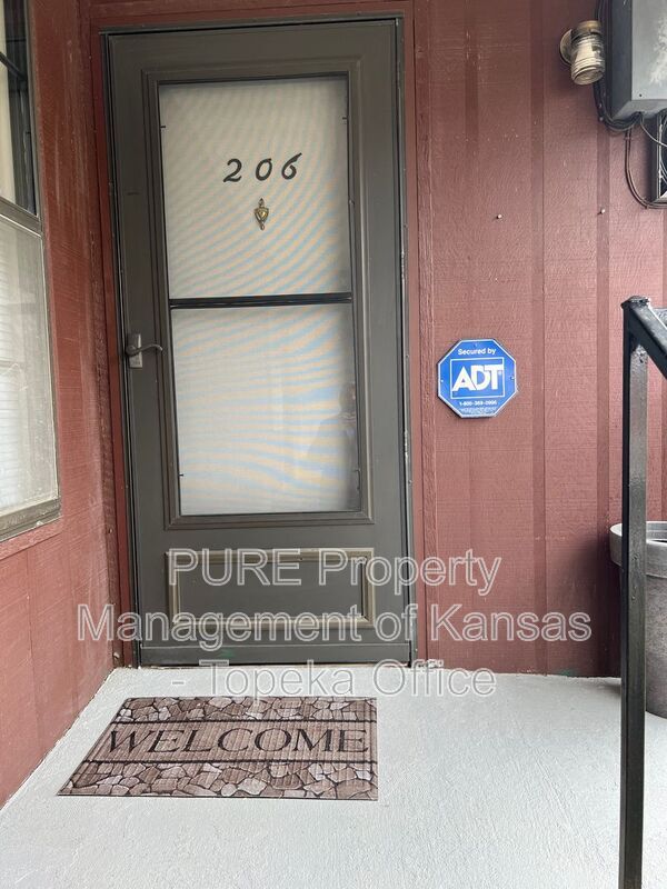 3032 SW Lydia Ave in Topeka, KS - Building Photo - Building Photo