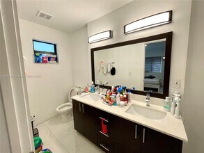 2957 NW 45th St in Miami, FL - Building Photo - Building Photo