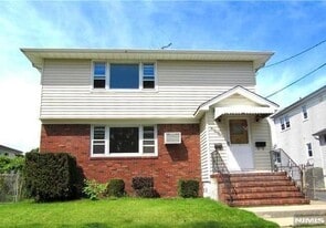 331 Capitol St in Saddle Brook, NJ - Building Photo
