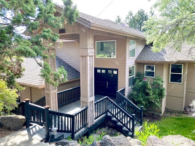 property at 707 NW Sonora Dr