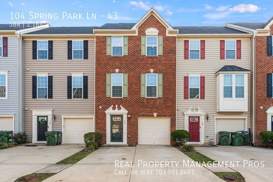 104 Spring Park Ln in Fredericksburg, VA - Foto de edificio