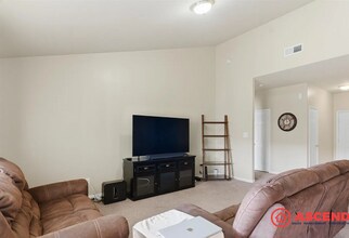 5513 La Pinta Maria Dr in Bakersfield, CA - Building Photo - Building Photo