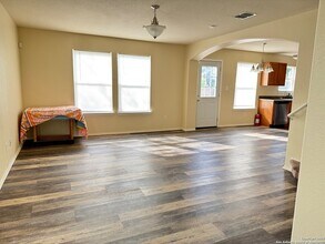 5702 Canterbury Run in San Antonio, TX - Foto de edificio - Building Photo