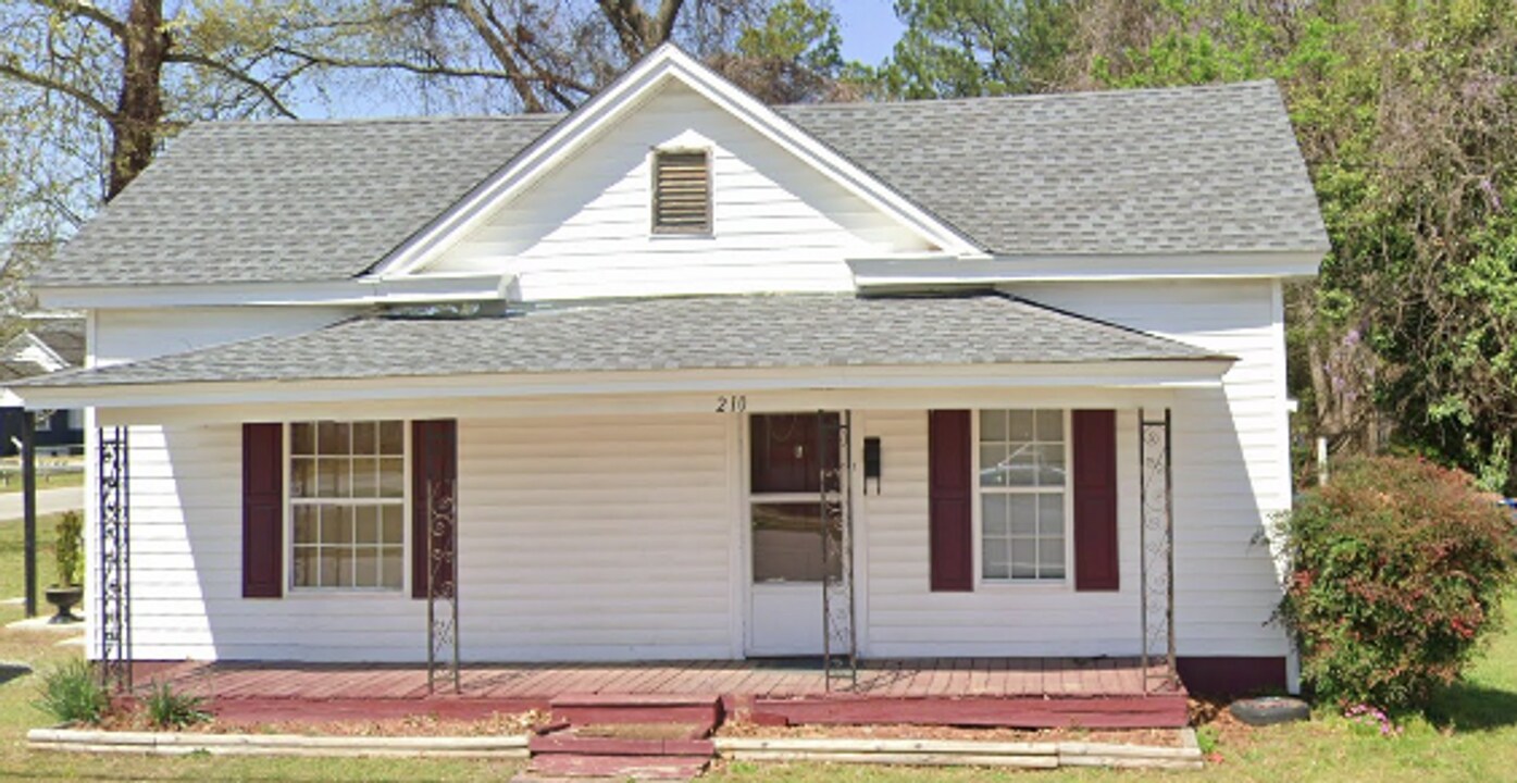 210 S Elm Ave in Dunn, NC - Building Photo