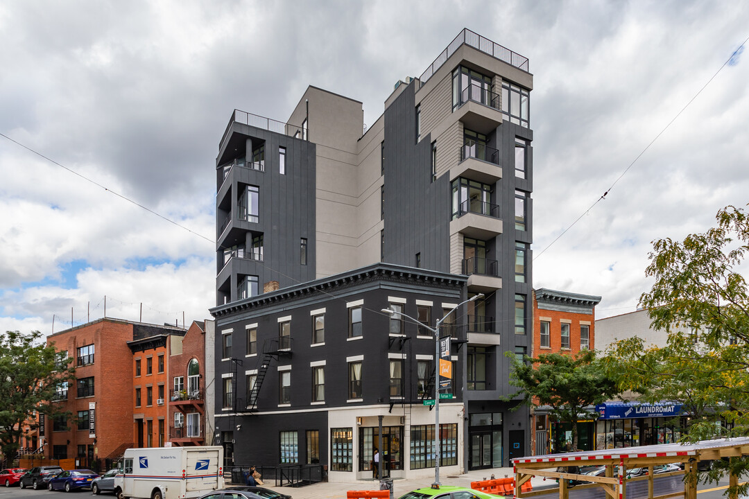 1111 Fulton St in Brooklyn, NY - Building Photo