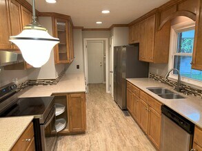 201 Kirkwood Dr in Owens Cross Roads, AL - Building Photo - Building Photo