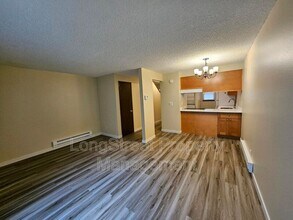 3201 SE Wake St in Milwaukie, OR - Building Photo - Building Photo