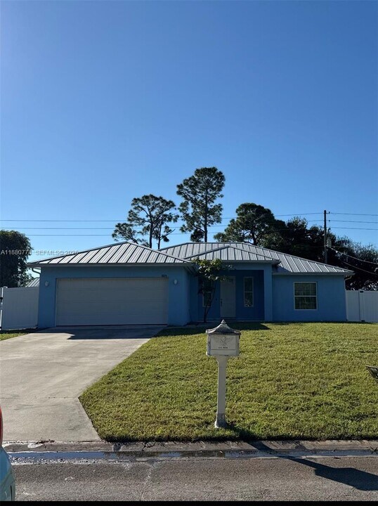 1855 17th Ave SW in Vero Beach, FL - Building Photo