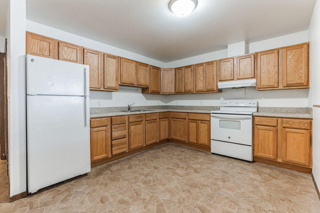 Englewood Apartments in Eau Claire, WI - Foto de edificio