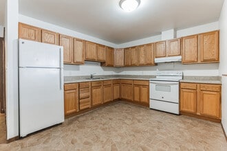 Englewood in Eau Claire, WI - Building Photo - Building Photo