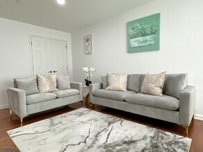 594 Jefferson Ave in Elizabeth, NJ - Building Photo - Building Photo