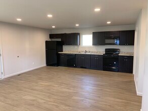 1422 Chestnut St, Unit B in Columbus, IN - Foto de edificio - Building Photo
