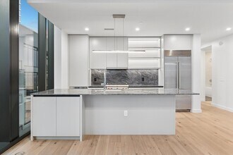 610 Davis St, Unit 3005 in Austin, TX - Building Photo - Building Photo