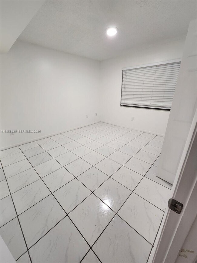 14863 SW 104th St in Miami, FL - Building Photo - Building Photo