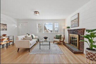 13 Centerville Dr in Salem, NH - Building Photo - Building Photo