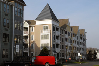 Pier II in Long Branch, NJ - Foto de edificio - Building Photo