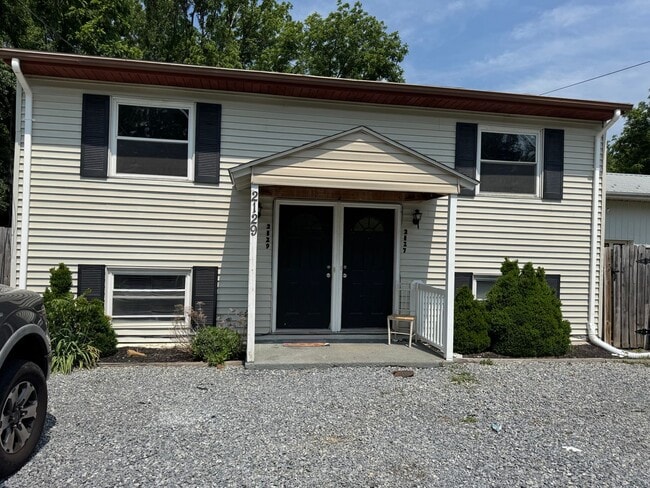 property at 2127 Hollins Rd NE