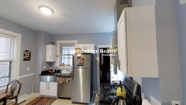 220 Harvard St, Unit 2 in Cambridge, MA - Building Photo - Building Photo