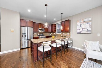 450 E Bowen Ave in Chicago, IL - Building Photo - Building Photo