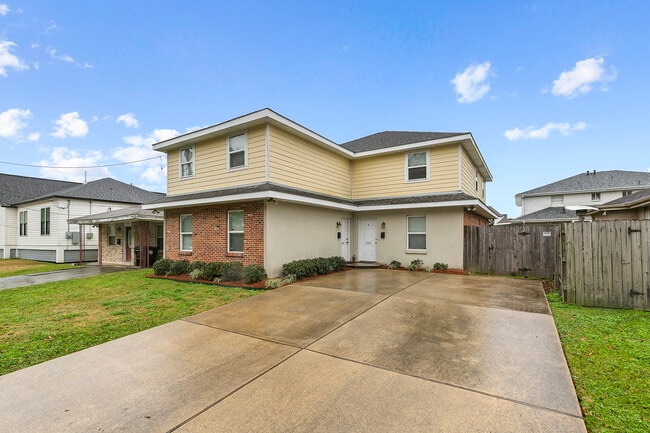 6540 Fleur de Lis Dr in New Orleans, LA - Foto de edificio - Building Photo