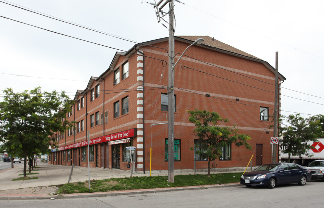 3460-3472 Bathurst St in Toronto, ON - Building Photo