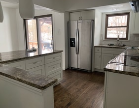 9001 Kickapoo Dr in St. Louis, MO - Foto de edificio - Building Photo