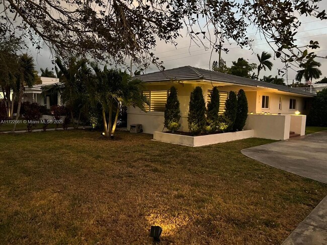 213 N 15th Ave in Hollywood, FL - Building Photo - Building Photo