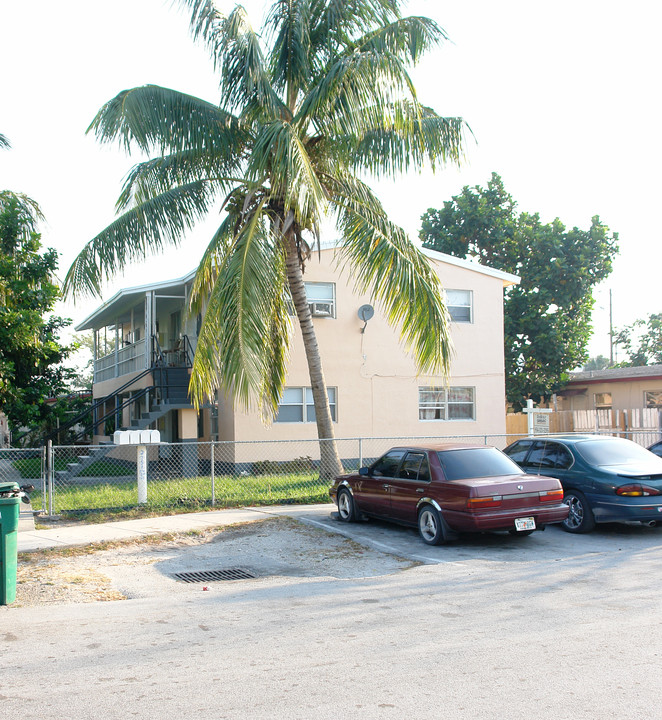 2751 SW 2nd St in Fort Lauderdale, FL - Building Photo