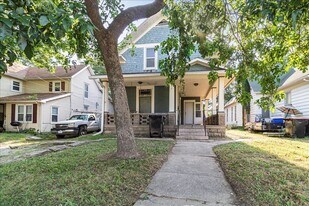 411 N College St in Warrensburg, MO - Building Photo