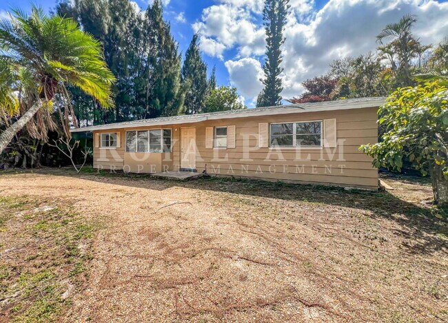 7300 Barragan Rd in Ft. Myers, FL - Building Photo - Building Photo