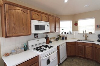5229 Hutchinson Dr in Austin, TX - Building Photo - Building Photo