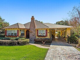 2390 Sheridan Rd in Mount Dora, FL - Building Photo