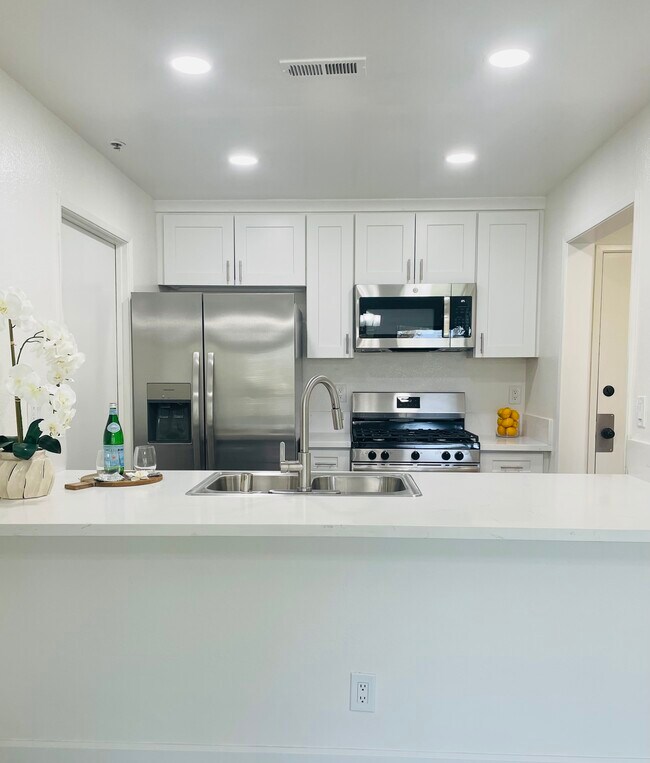 2571 Plaza del Amo in Torrance, CA - Building Photo - Building Photo