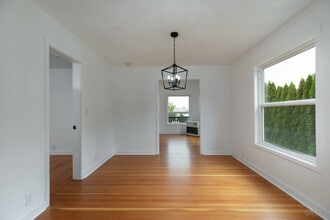 410 W C St in Rainier, OR - Building Photo - Building Photo