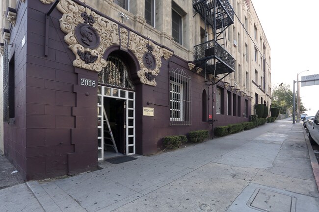 Chateau Adams Apartments in Los Angeles, CA - Building Photo - Building Photo