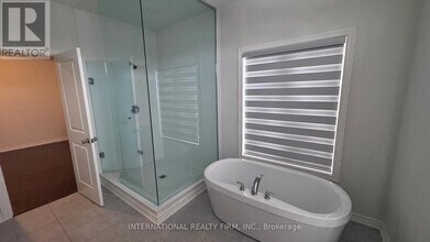 1222 Plymouth Dr in Oshawa, ON - Building Photo - Building Photo