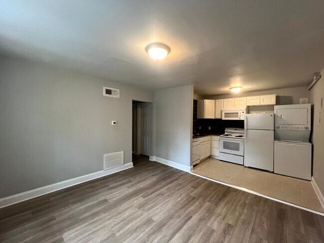 214 Woodrow St in Fayetteville, NC - Foto de edificio - Building Photo