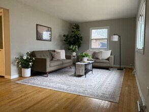 1710 Greenview Ave in Portage, MI - Building Photo - Building Photo