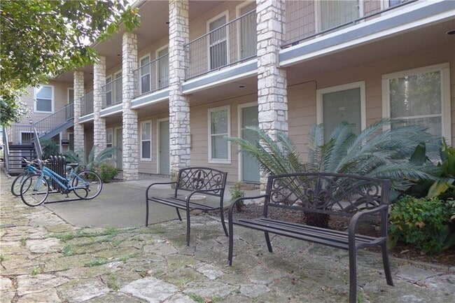 property at 1907 Robbins Pl