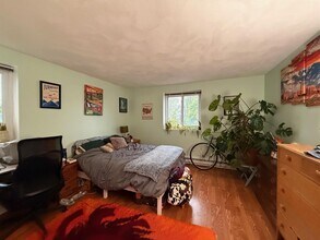 326 Broadway, Unit 19 in Somerville, MA - Foto de edificio - Building Photo